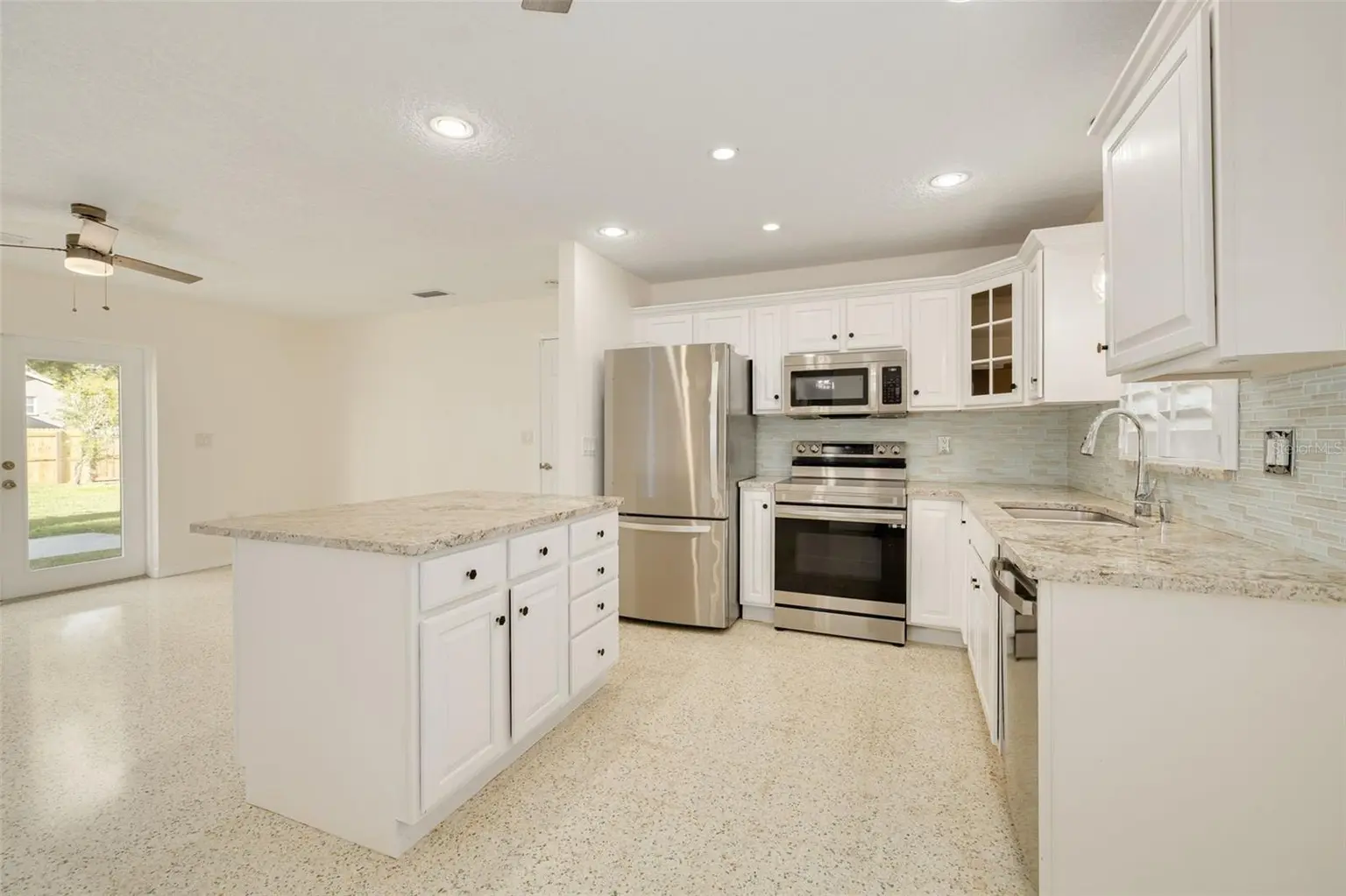 2020 VALLEY DRIVE, DUNEDIN, FL, photo 14 of 35