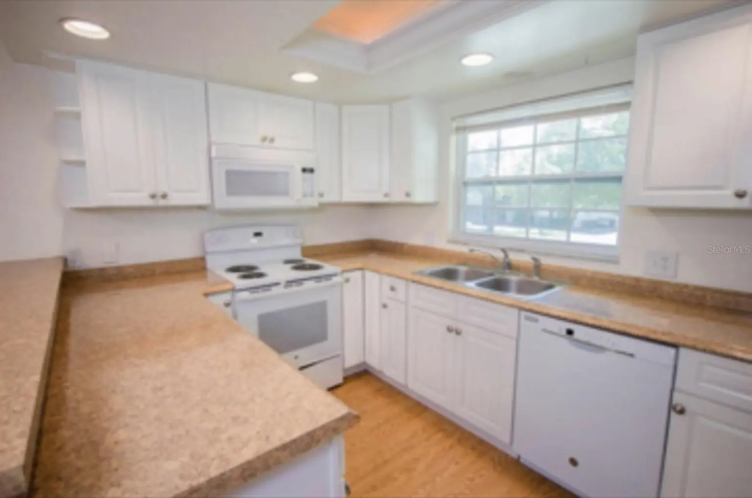 73 COUNTRY CLUB DRIVE, LARGO, FL, photo 4 of 24