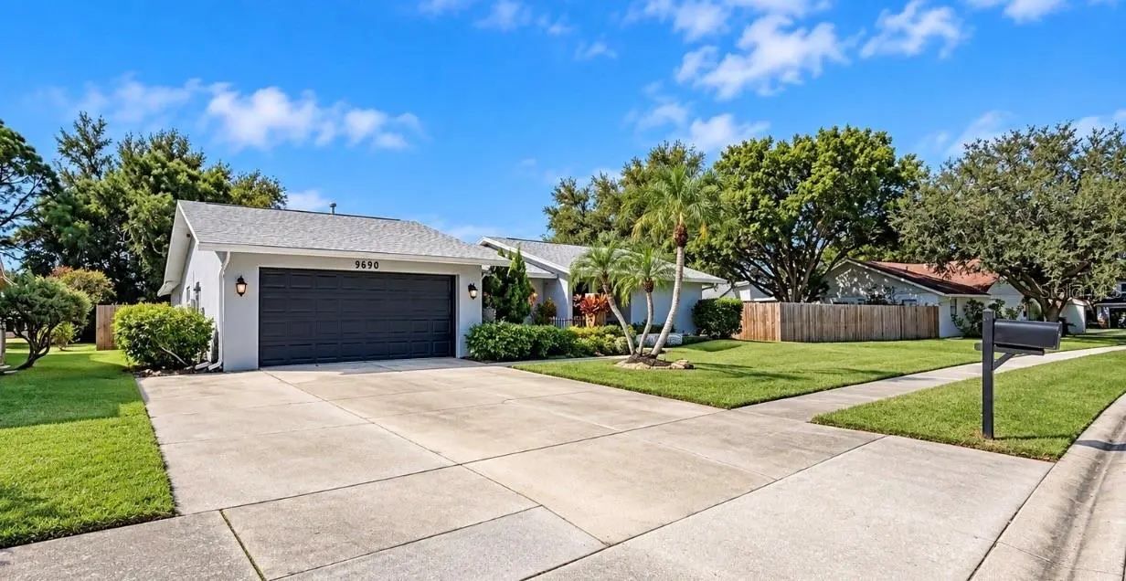 9690 LEEWARD AVENUE, LARGO, FL, photo 3 of 75