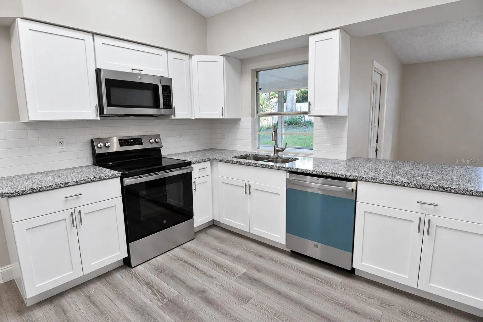 8402 ROYAL HART DRIVE, NEW PORT RICHEY, FL, photo 7 of 32