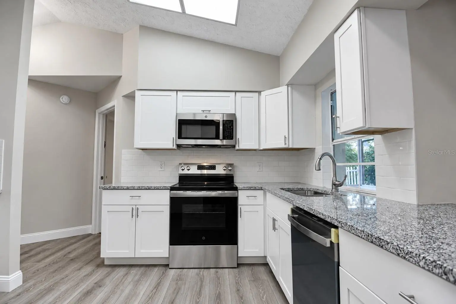8402 ROYAL HART DRIVE, NEW PORT RICHEY, FL, photo 9 of 32