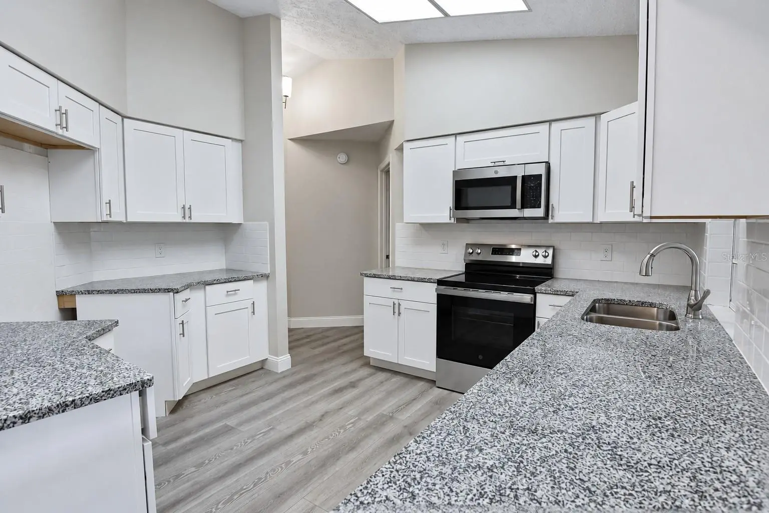 8402 ROYAL HART DRIVE, NEW PORT RICHEY, FL, photo 11 of 32