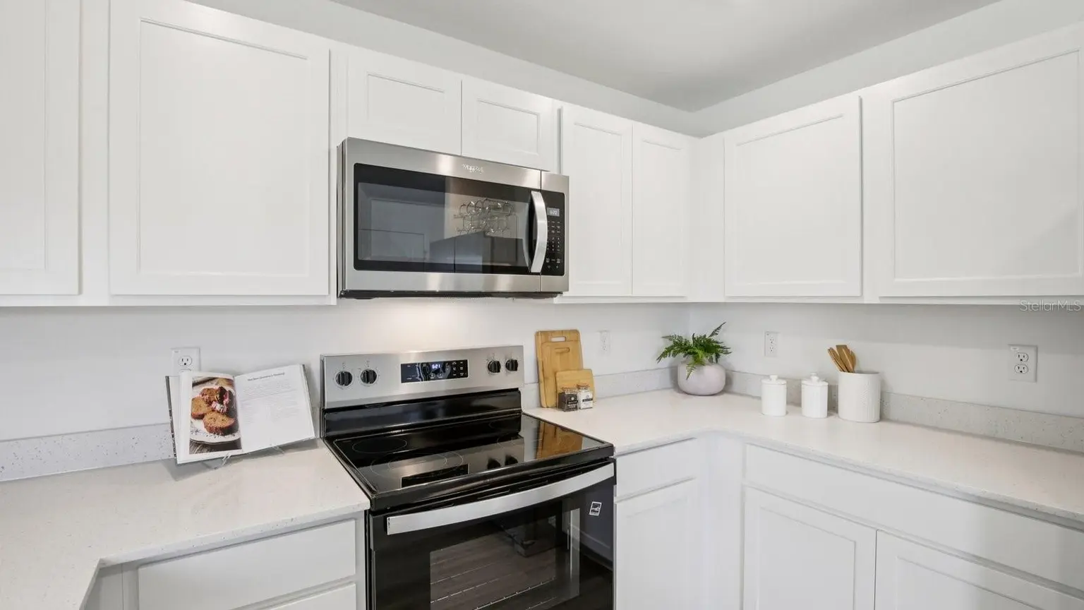 2431 BENDER DRIVE, ZEPHYRHILLS, FL, photo 15 of 32